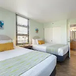 Spacious 8Th Floor Waikiki Condo With City Views, Full Kitchen & Free Parking