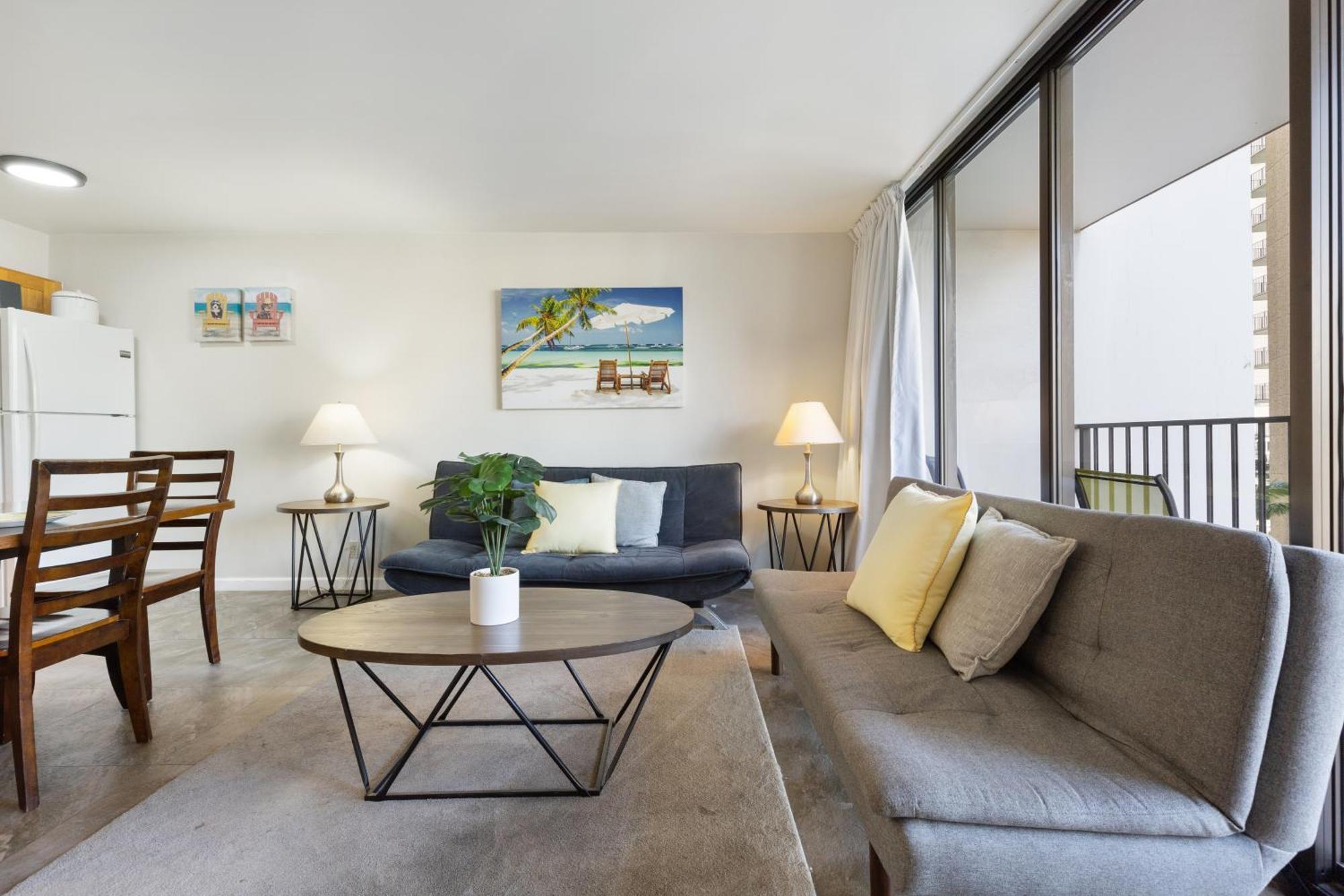 Spacious 8th Floor Waikiki With Views, Full Kitchen & Free Parking * Honolulu