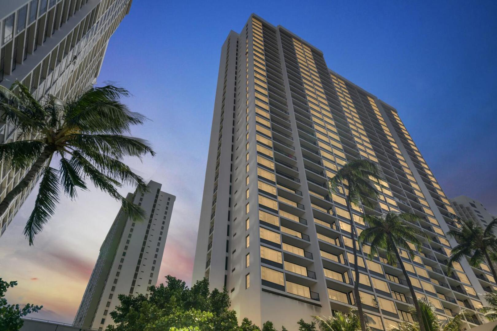 Spacious 8th Floor Waikiki With Views, Full Kitchen & Free Parking * Honolulu