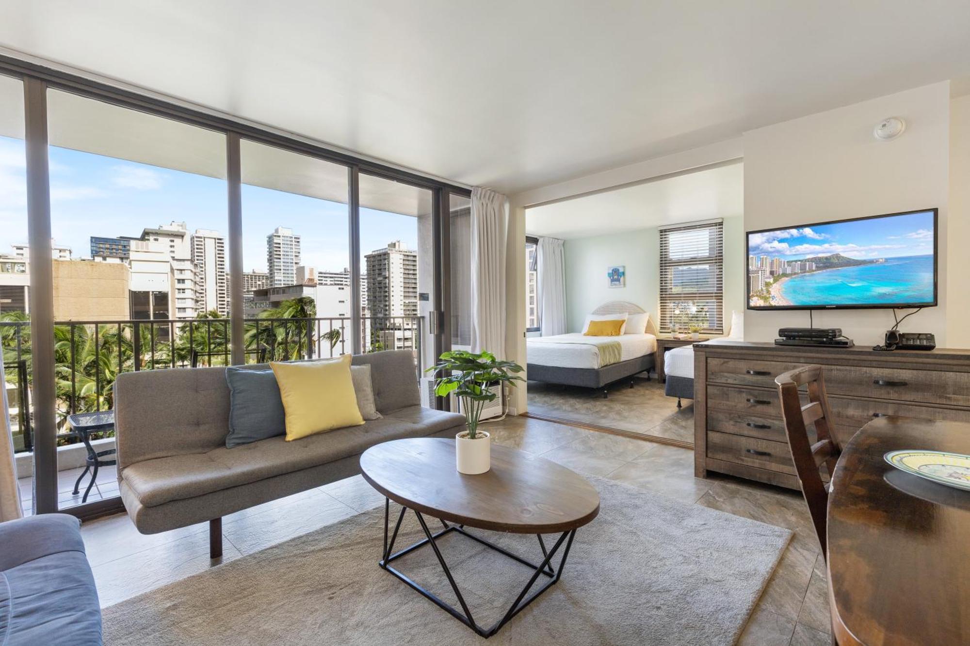 Apartment Spacious 8th Floor Waikiki With Views, Full Kitchen & Free Parking *