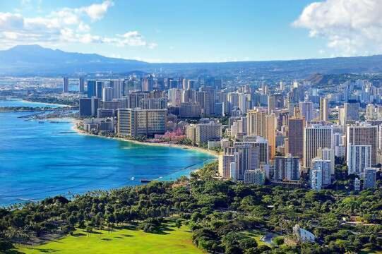 Spacious 8th Floor Waikiki With Views, Full Kitchen & Free Parking Apartment