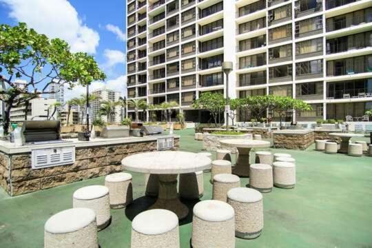 Apartment Spacious 8th Floor Waikiki With Views, Full Kitchen & Free Parking Honolulu