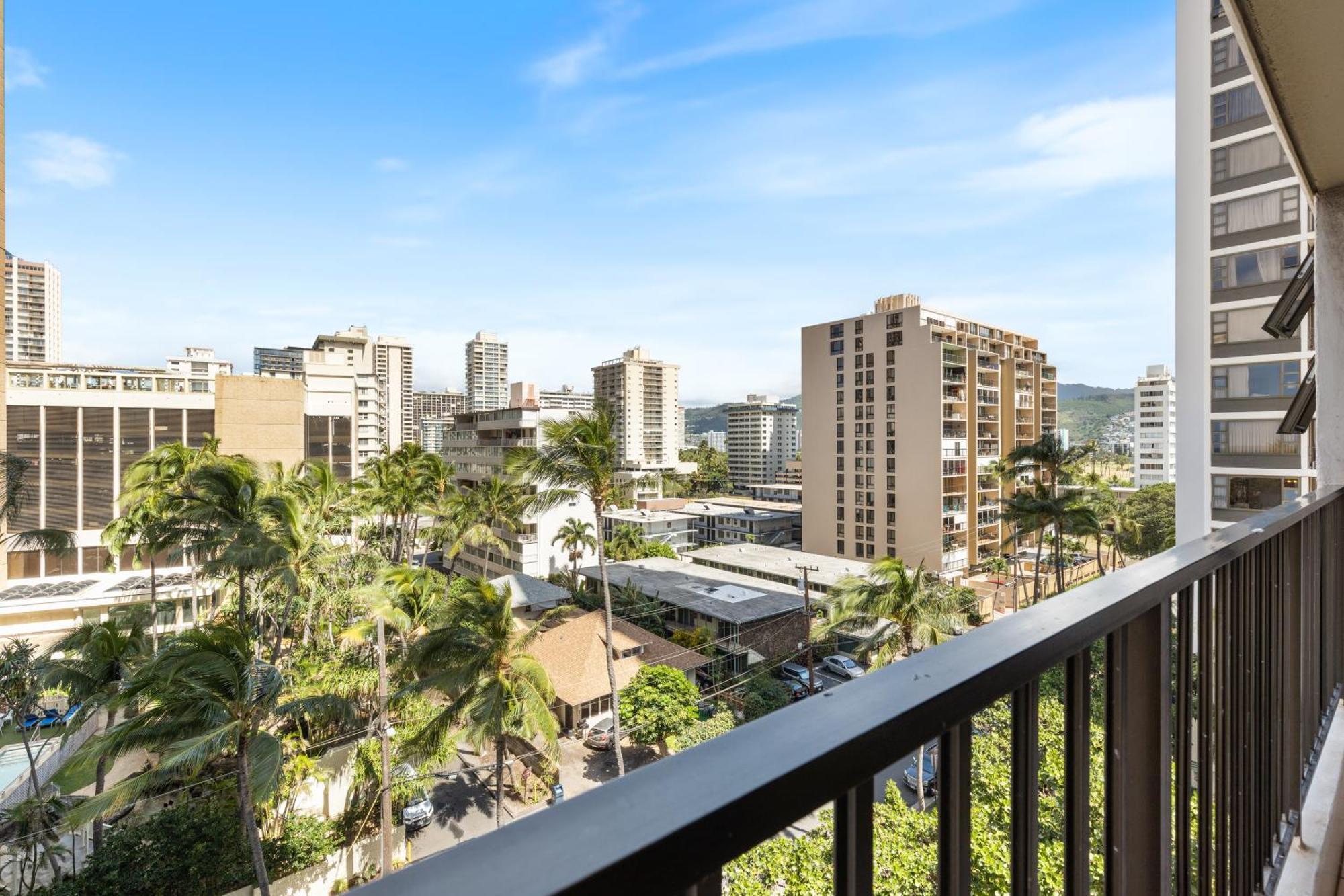 Apartment Spacious 8th Floor Waikiki With Views, Full Kitchen & Free Parking *