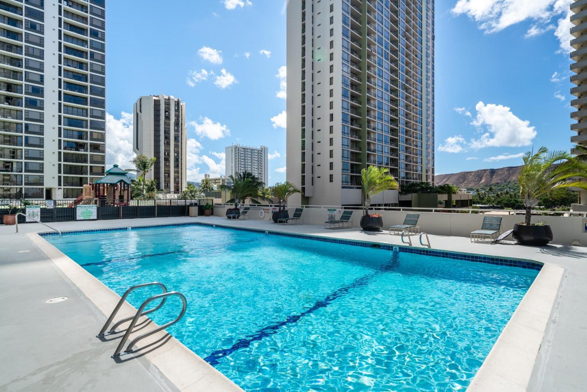 Apartment Spacious 8th Floor Waikiki With Views, Full Kitchen & Free Parking Honolulu