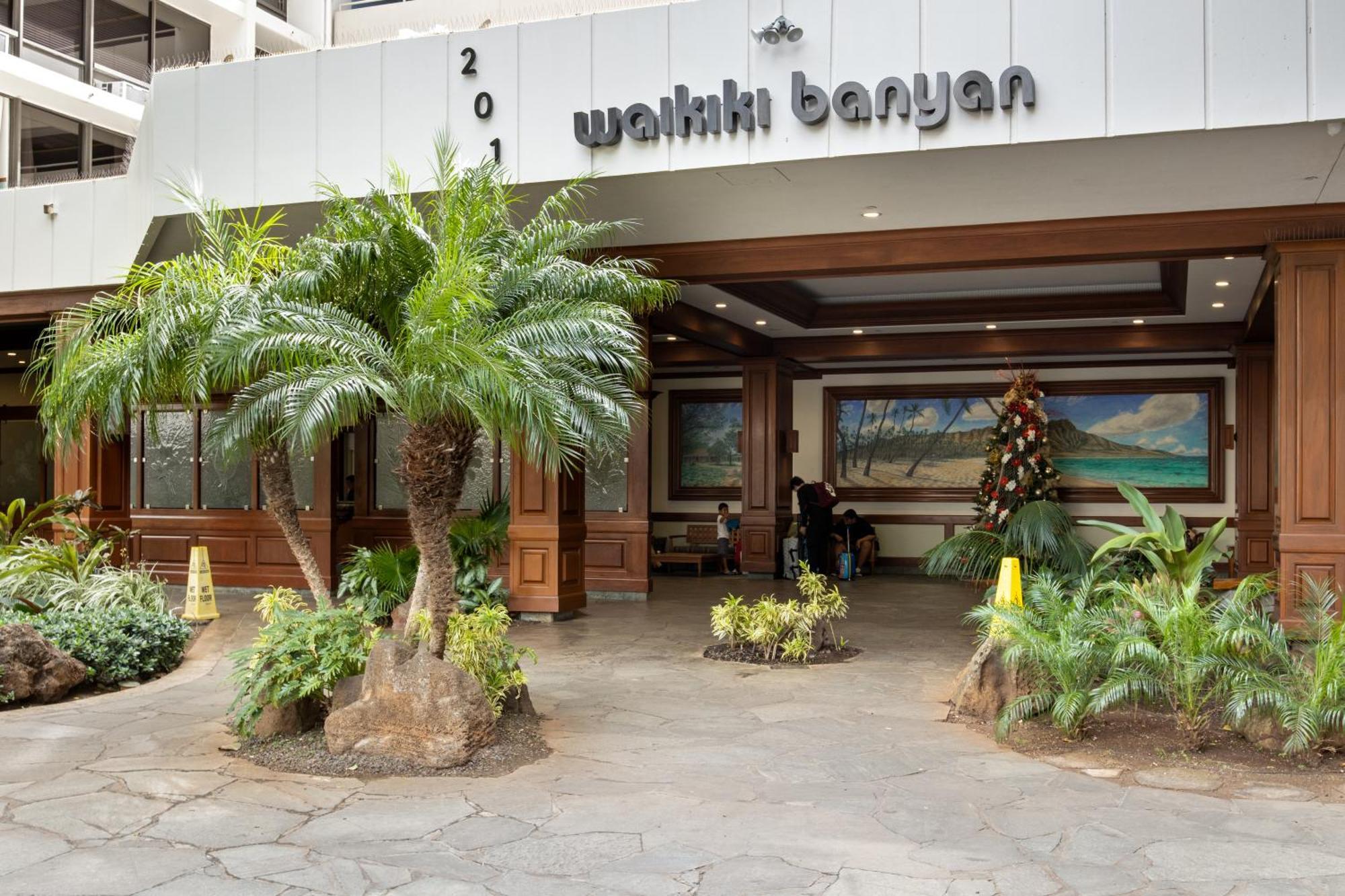 Spacious 8th Floor Waikiki With Views, Full Kitchen & Free Parking * Honolulu