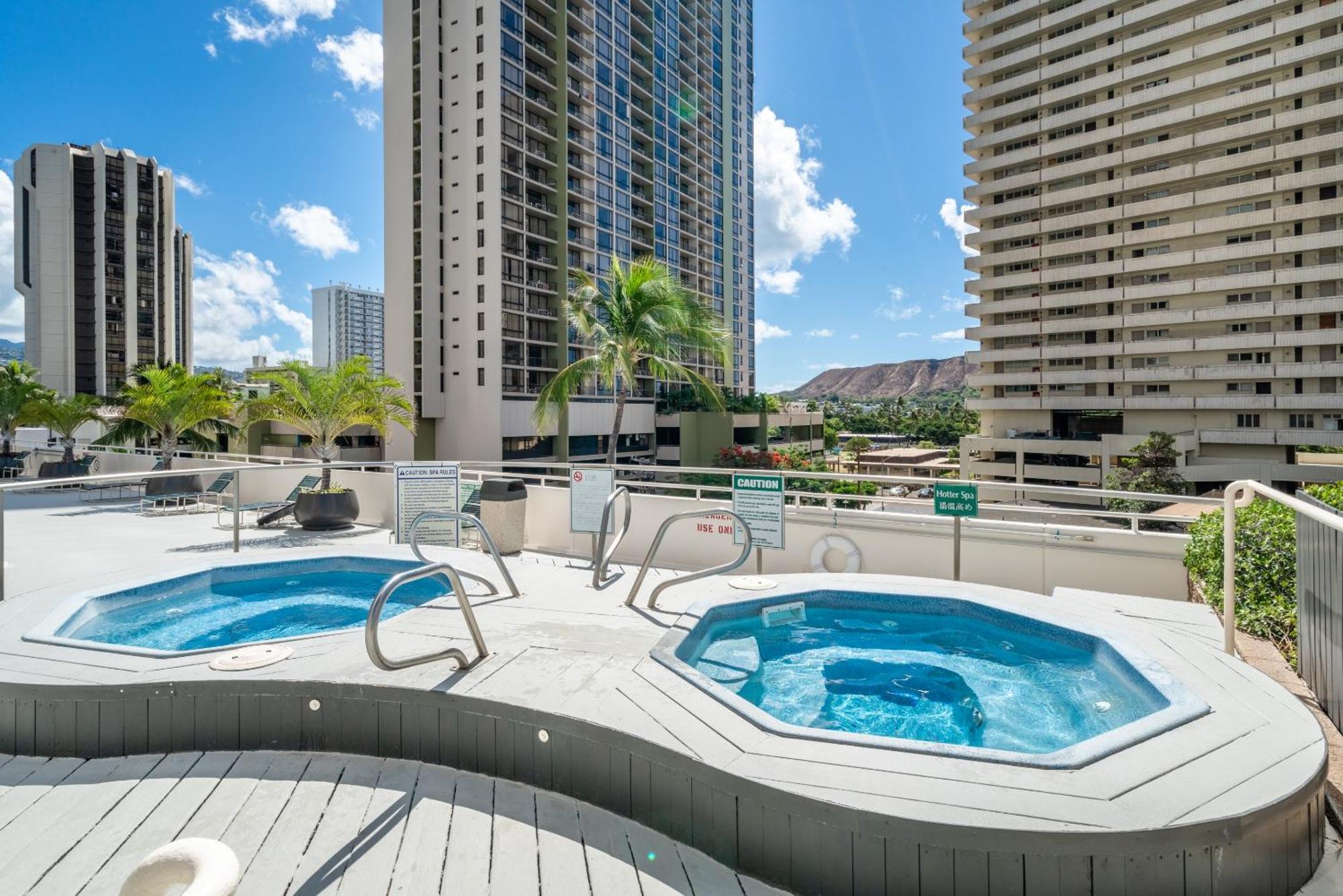 Apartment Spacious 8th Floor Waikiki With Views, Full Kitchen & Free Parking